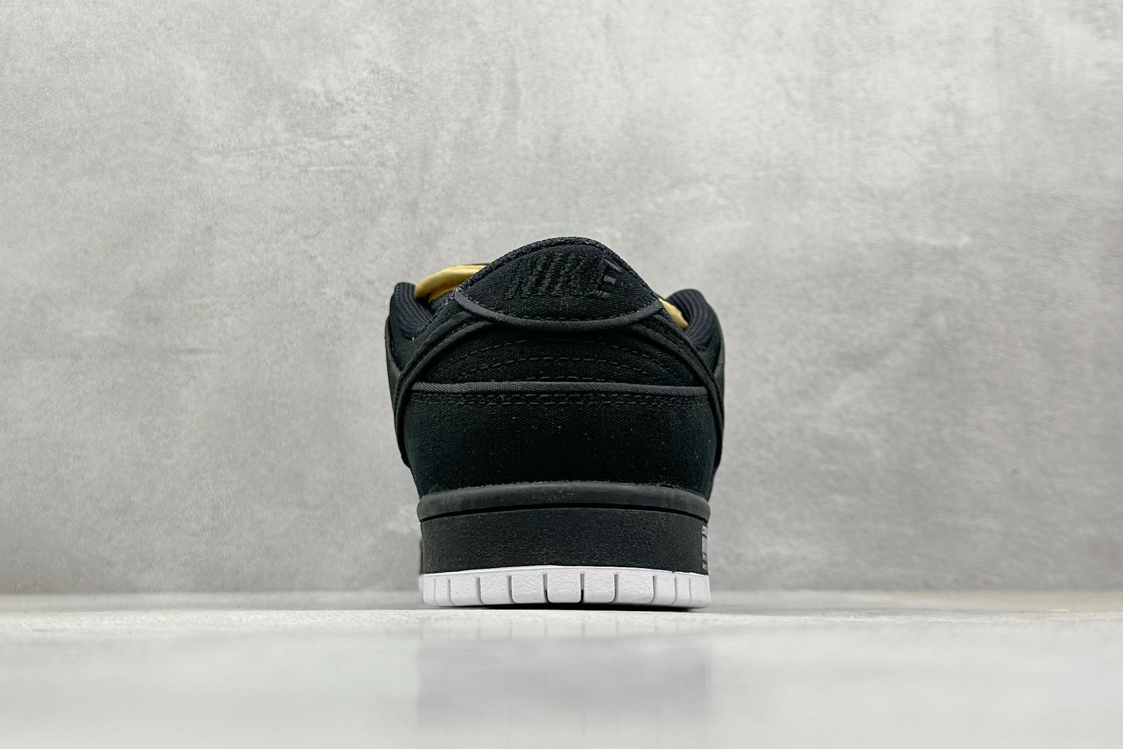 NIKE SB Dunk Low 全黑帆布 FN5880-001