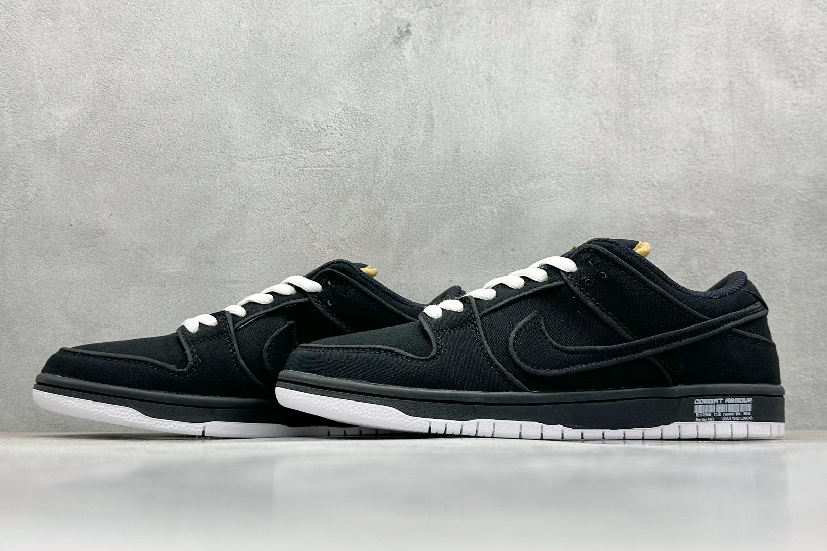 NIKE SB Dunk Low 全黑帆布 FN5880-001