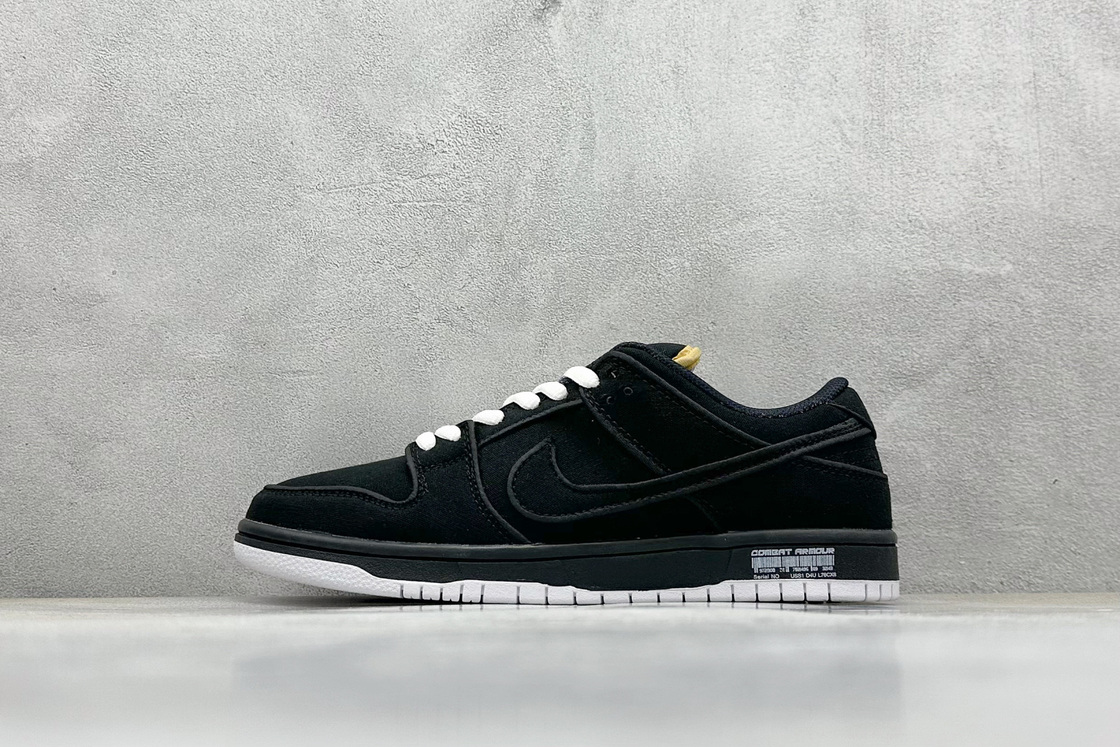 NIKE SB Dunk Low 全黑帆布 FN5880-001