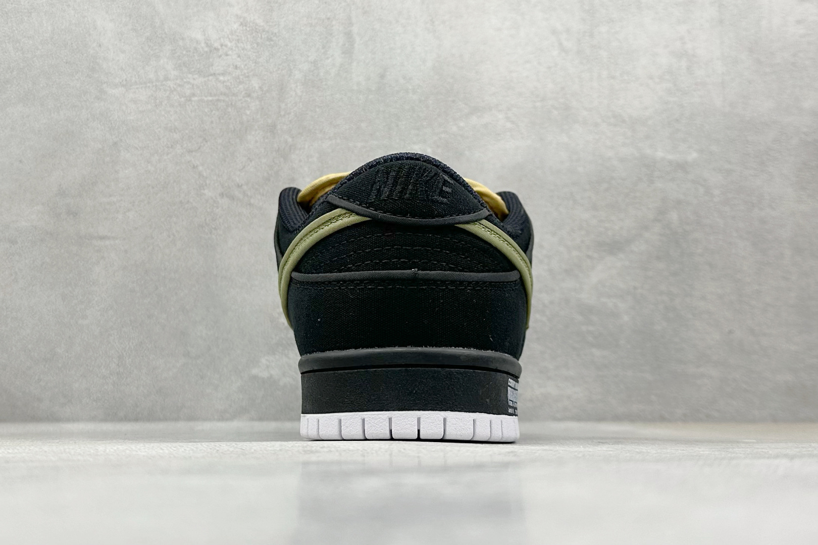 NIKE SB Dunk Low 黑绿帆布 FN5880-001