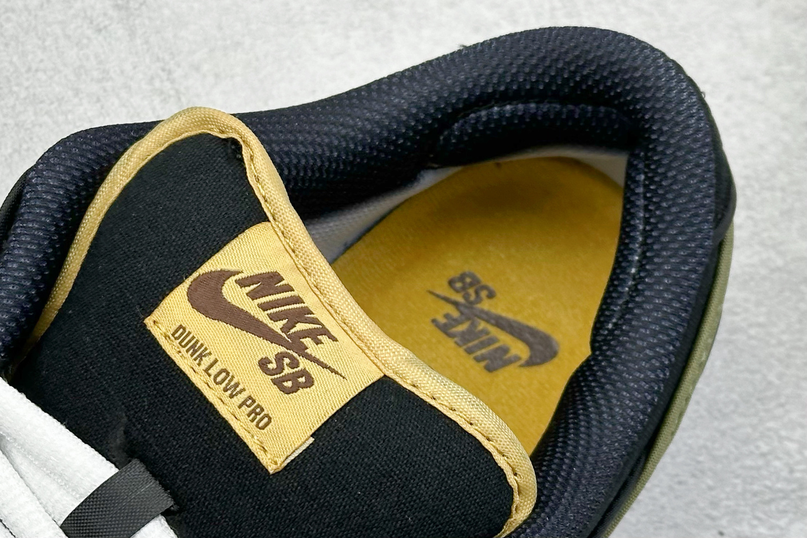 NIKE SB Dunk Low 黑绿帆布 FN5880-001