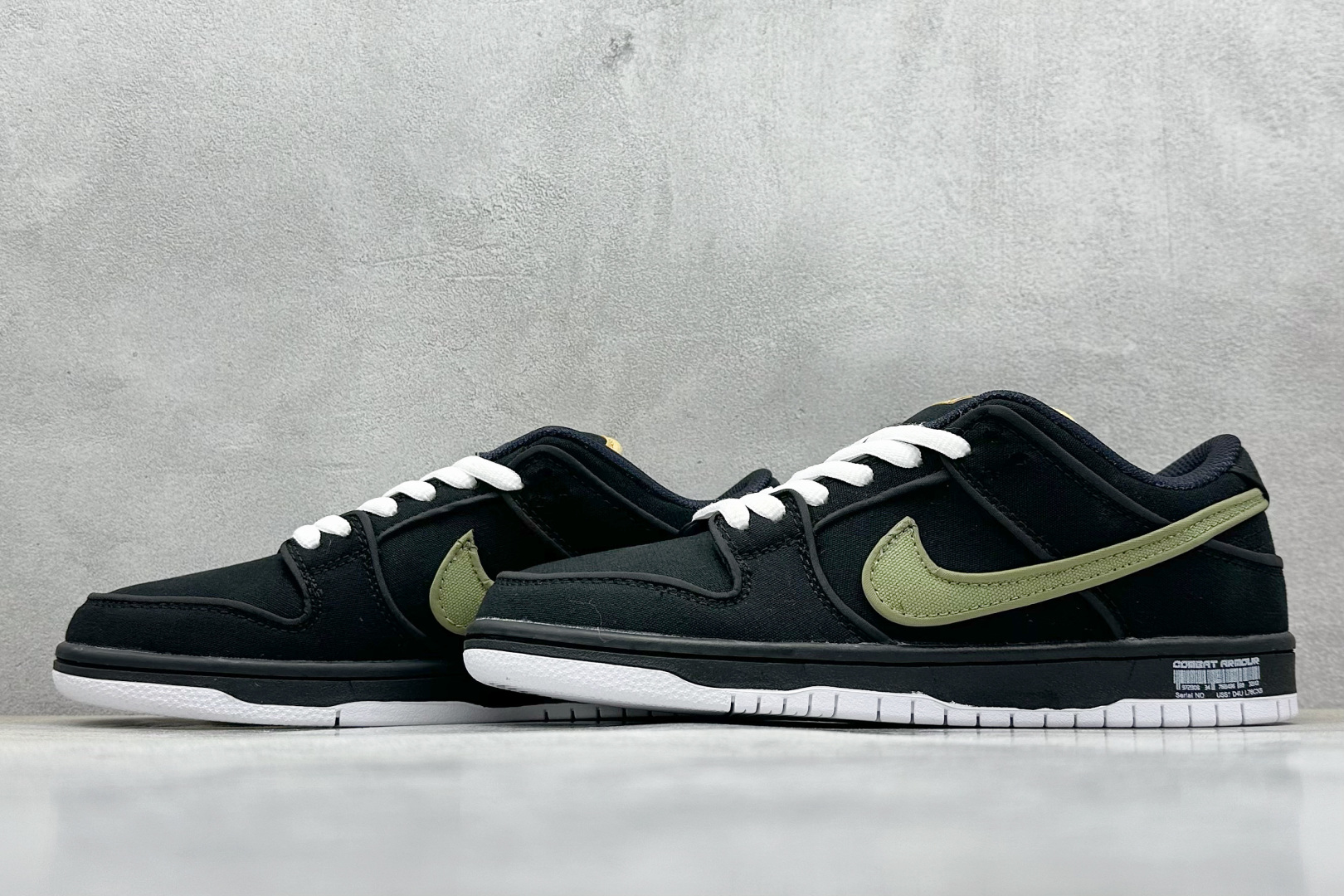 NIKE SB Dunk Low 黑绿帆布 FN5880-001