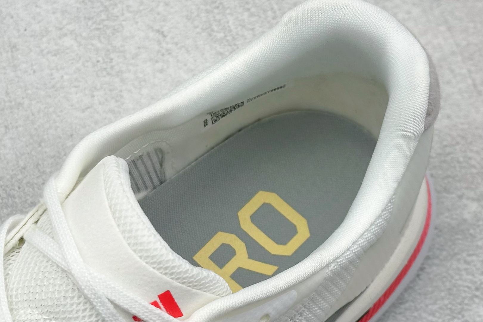 200 Adidas Adizero Boston 13 阿迪透气低帮跑步鞋 JS4934