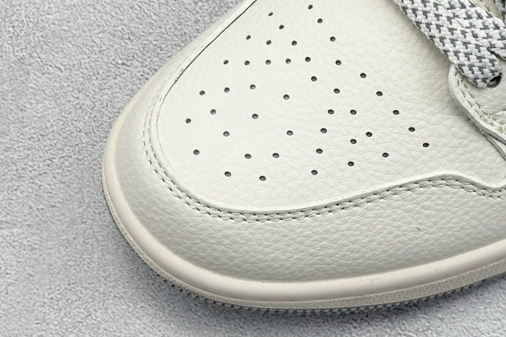 Air Jordan 1 Retro Low x Louis Vuitton 白银双小钩 XX3168-169