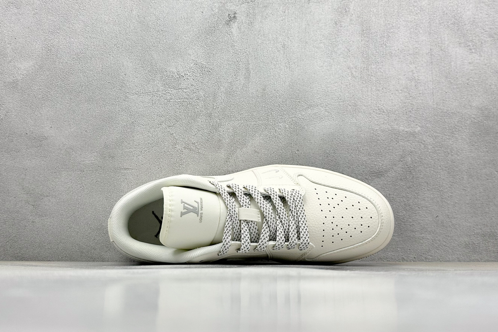 Air Jordan 1 Retro Low x Louis Vuitton 白银双小钩 XX3168-169