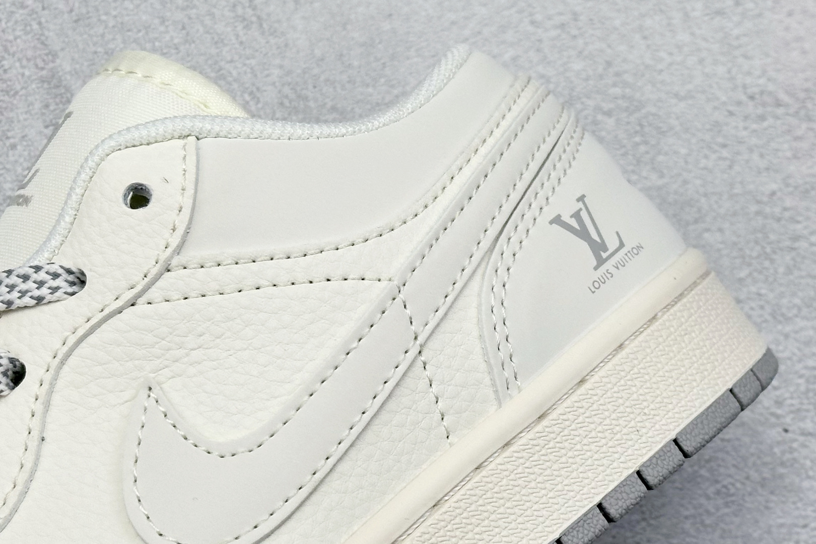 Air Jordan 1 Retro Low x Louis Vuitton 白银双小钩 XX3168-169