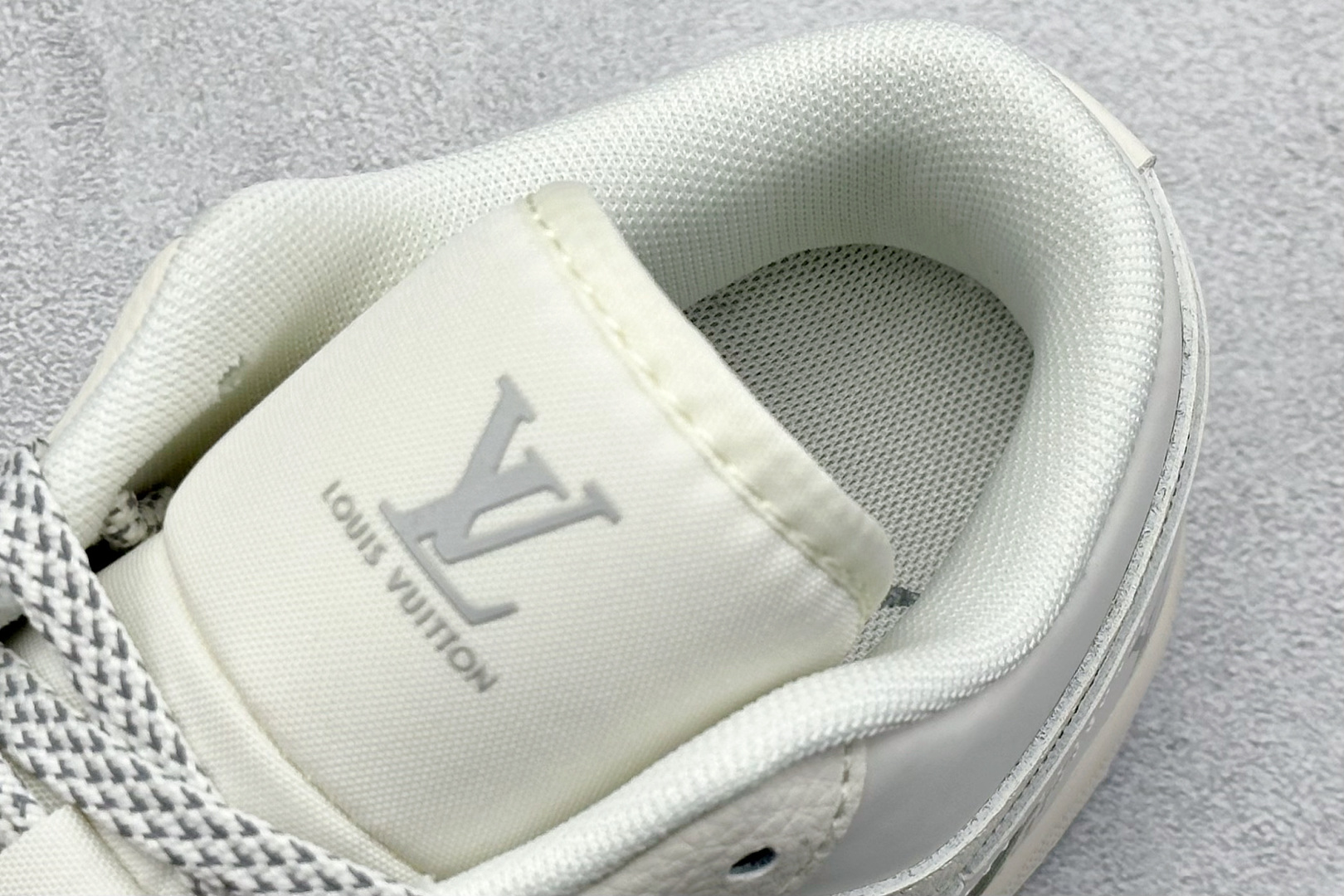Air Jordan 1 Retro Low x Louis Vuitton 白银双小钩 XX3168-169