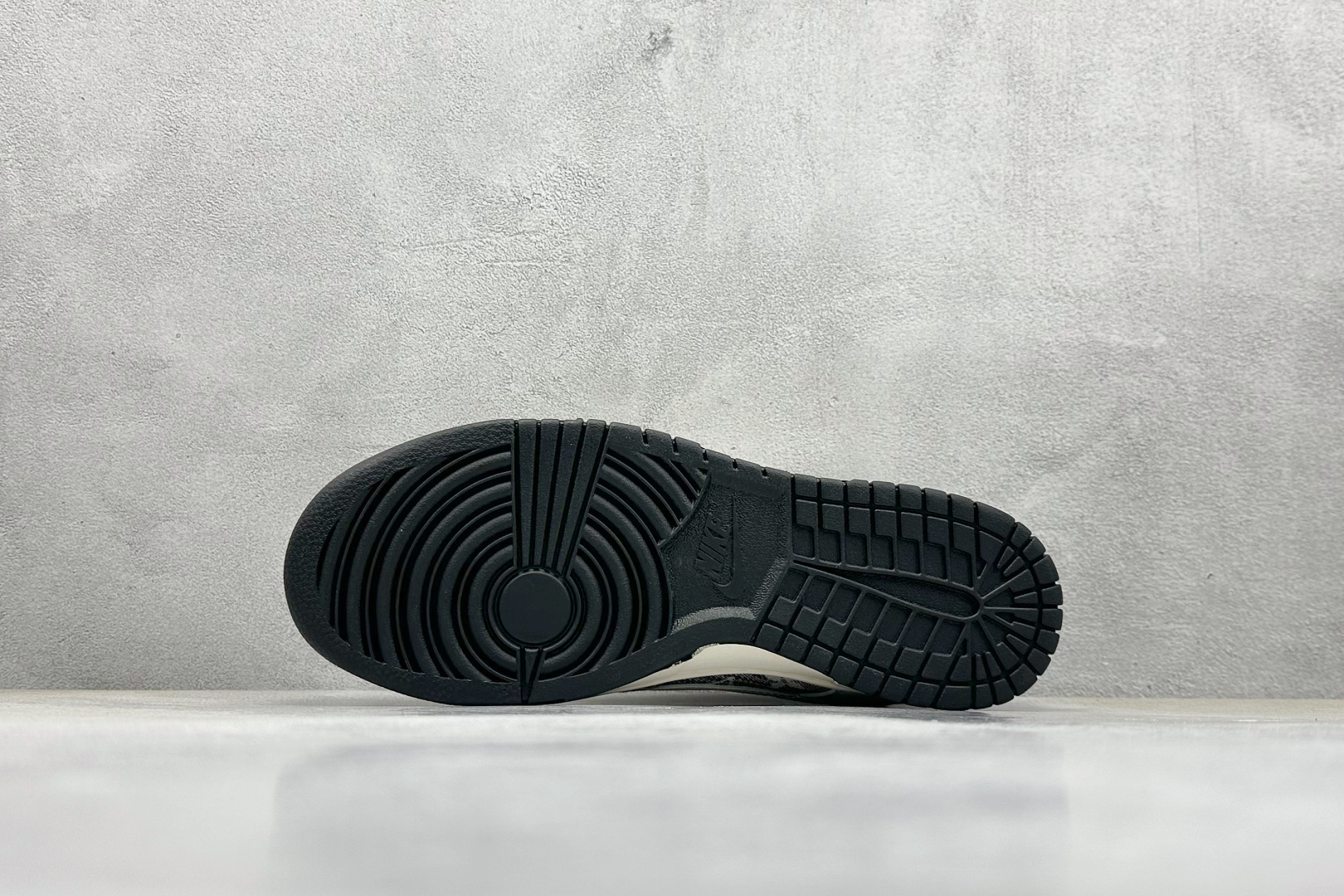 Nike SB Dunk Low LV联名 黑白织布白勾 周年高端定制 低帮休闲板鞋 FC1688-229