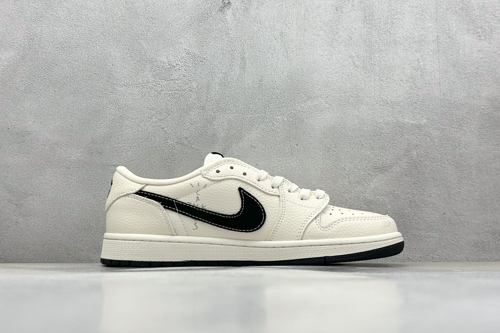 Travis Scott x Fragment Design x Air Jordan 1 Low OG SP AJ1 斯图西联名 米黑小倒钩 低帮文化休闲板鞋 XS2024-043