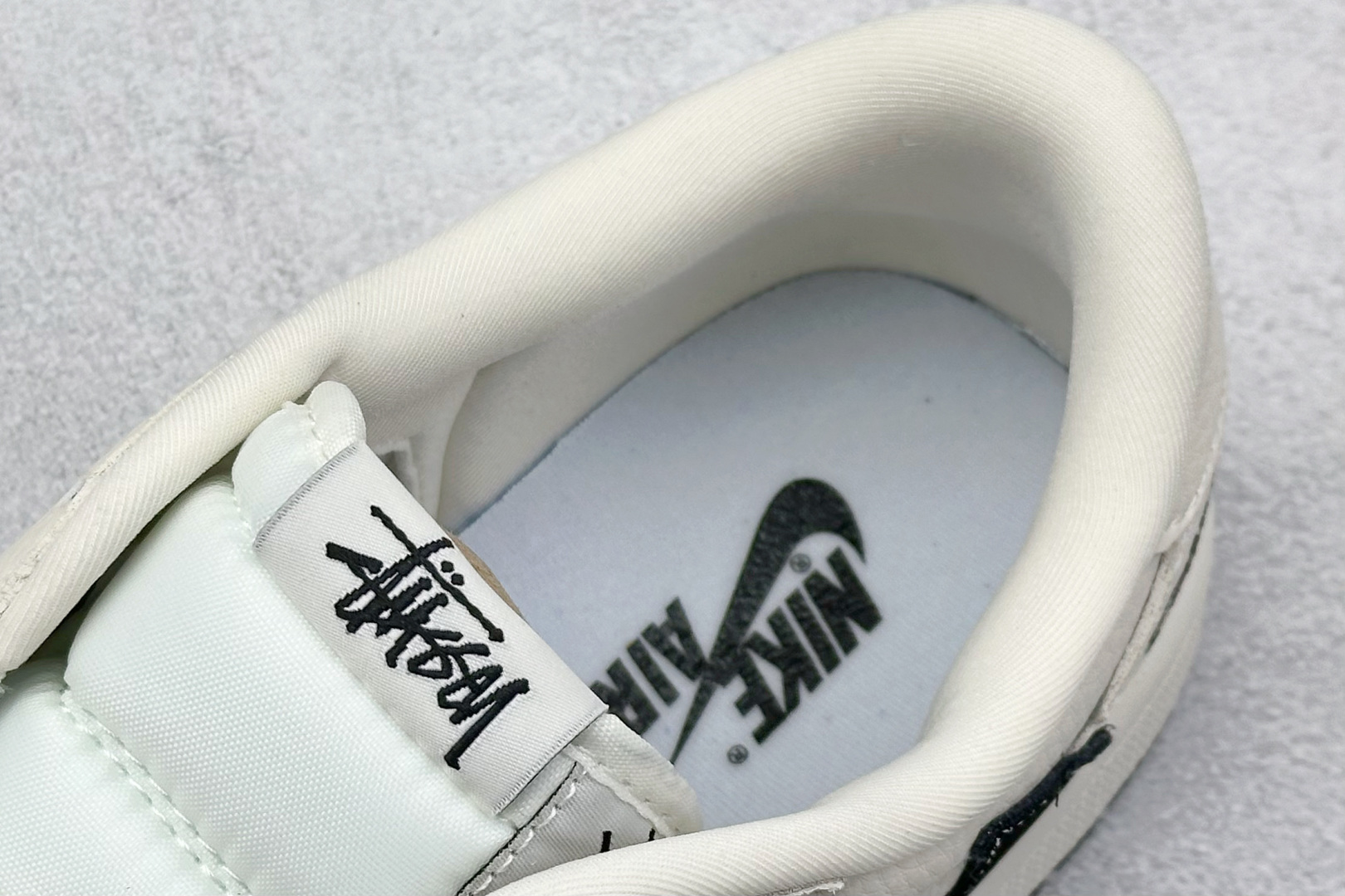 Travis Scott x Fragment Design x Air Jordan 1 Low OG SP AJ1 斯图西联名 米黑小倒钩 低帮文化休闲板鞋 XS2024-043