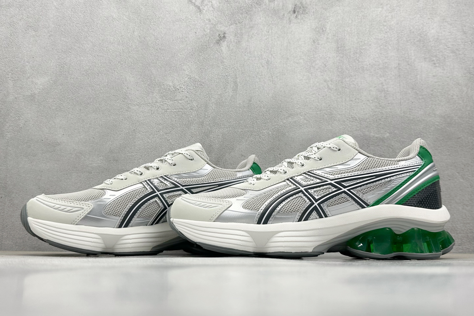  
Asics Gel-Kinetic Fluent 亚瑟士运动休闲透气专业跑鞋 
新一代缓震未来感跑鞋