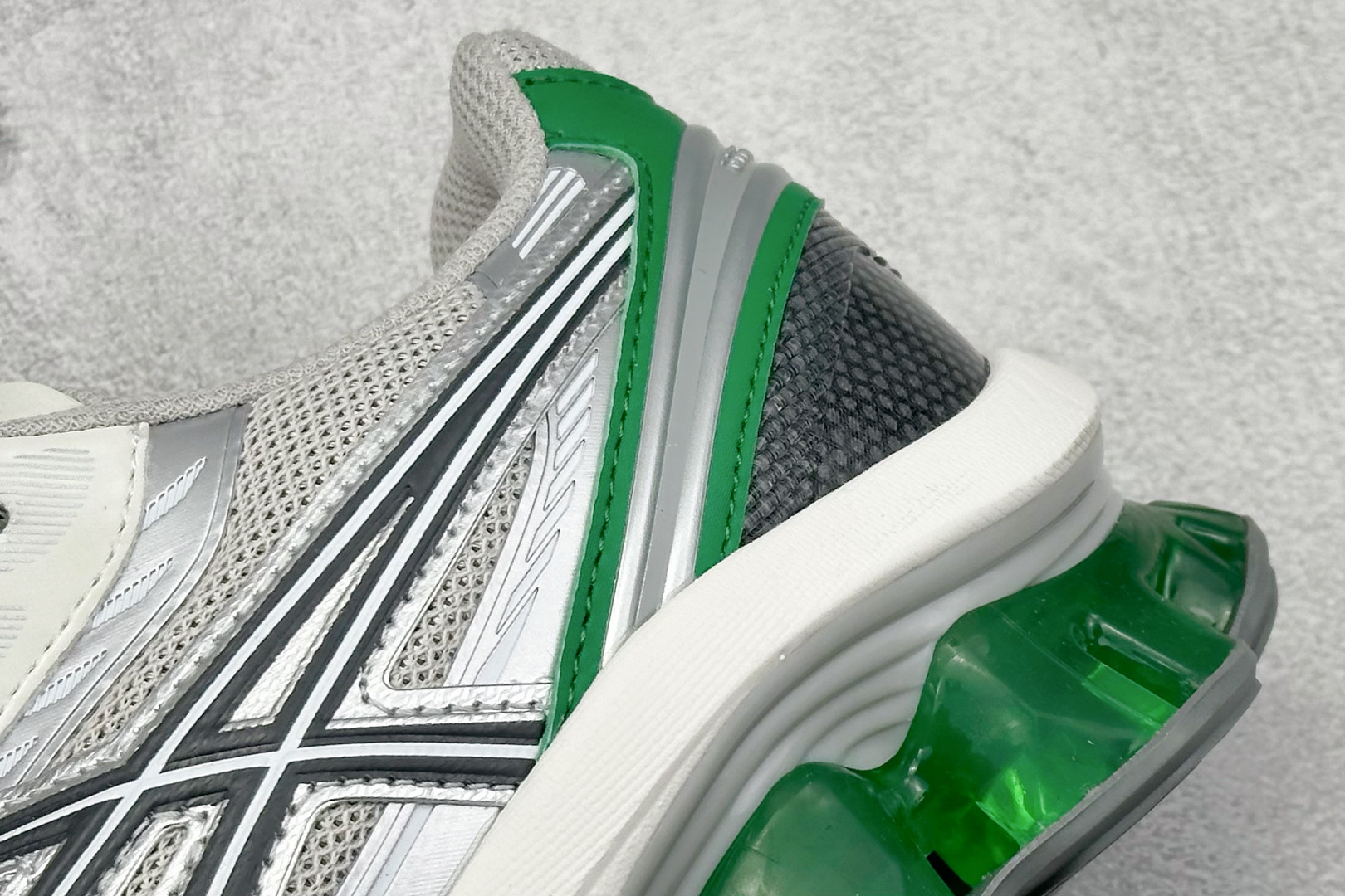  
Asics Gel-Kinetic Fluent 亚瑟士运动休闲透气专业跑鞋 
新一代缓震未来感跑鞋