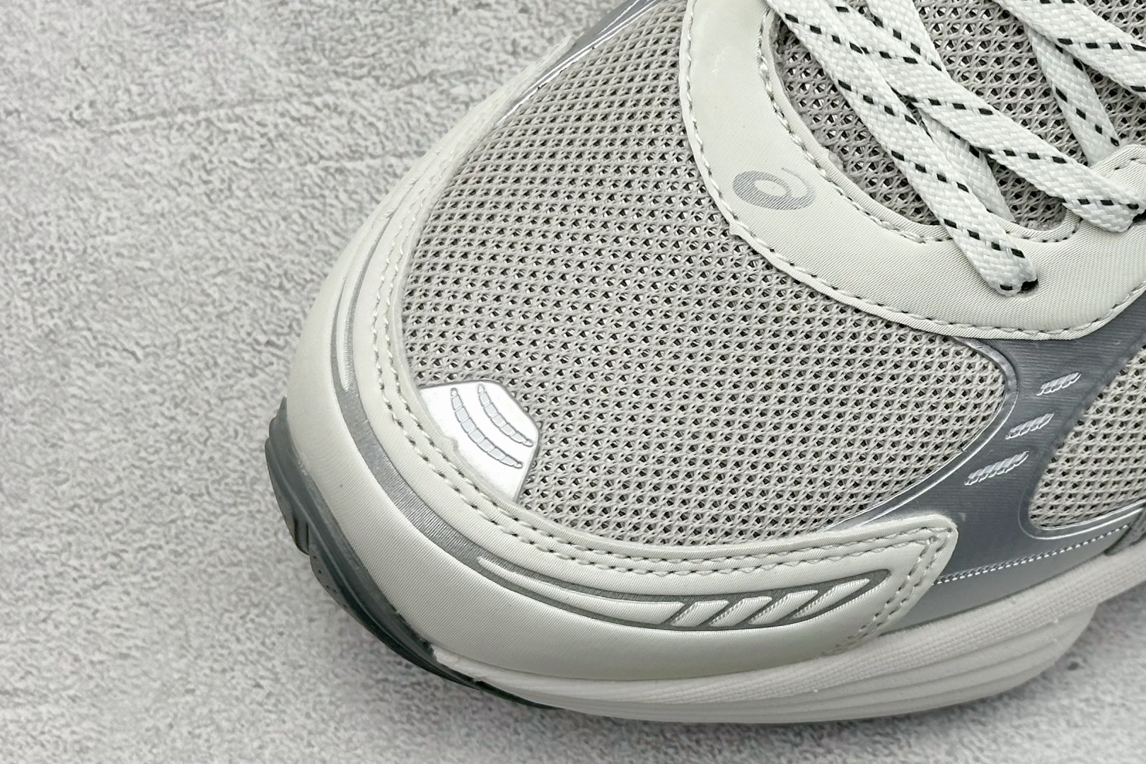  
Asics Gel-Kinetic Fluent 亚瑟士运动休闲透气专业跑鞋 
新一代缓震未来感跑鞋