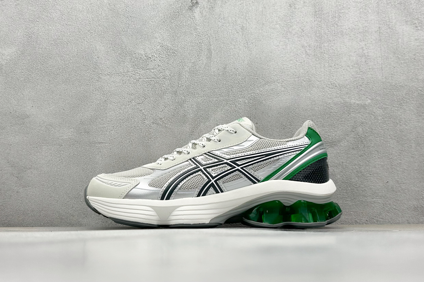  
Asics Gel-Kinetic Fluent 亚瑟士运动休闲透气专业跑鞋 
新一代缓震未来感跑鞋