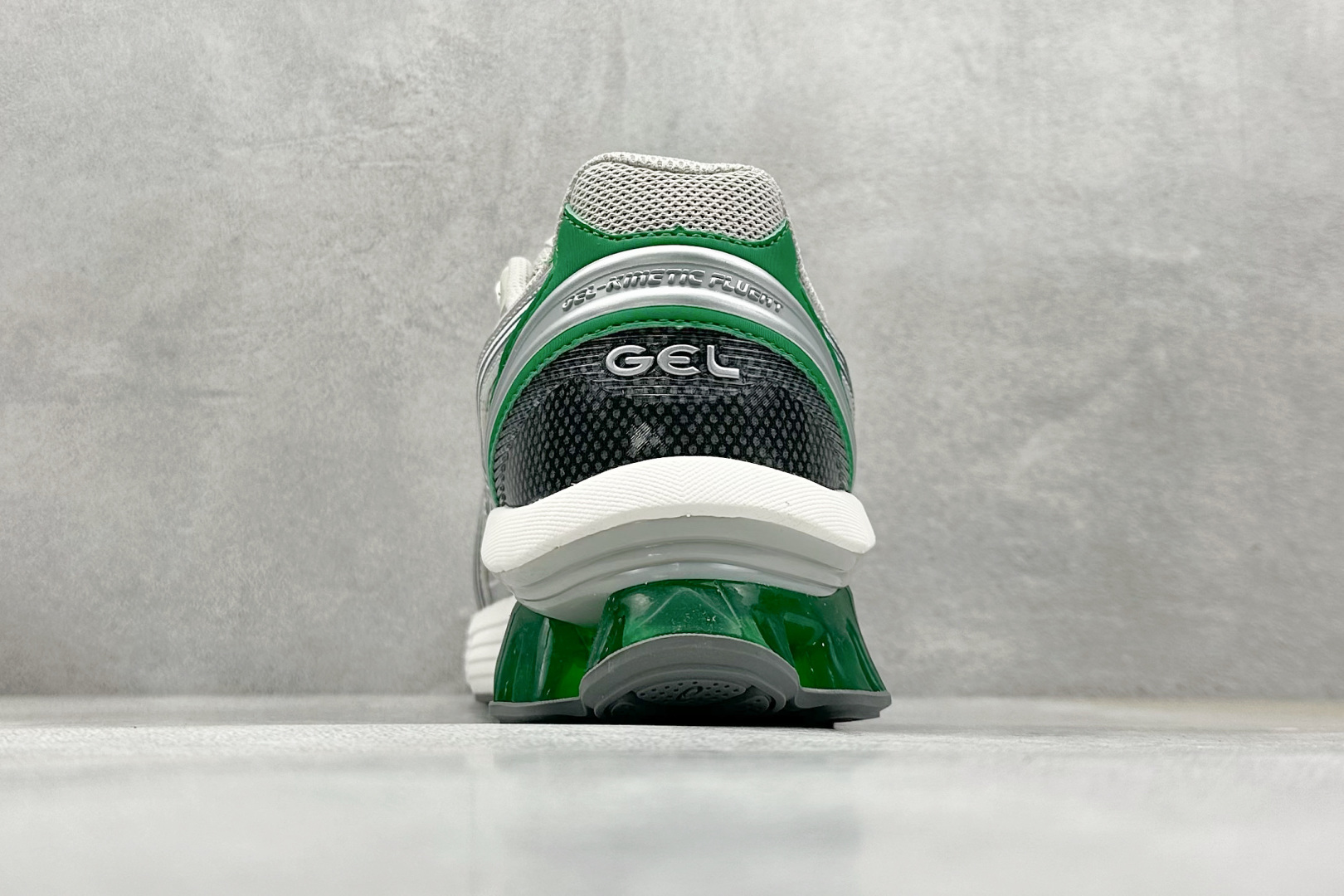  
Asics Gel-Kinetic Fluent 亚瑟士运动休闲透气专业跑鞋 
新一代缓震未来感跑鞋