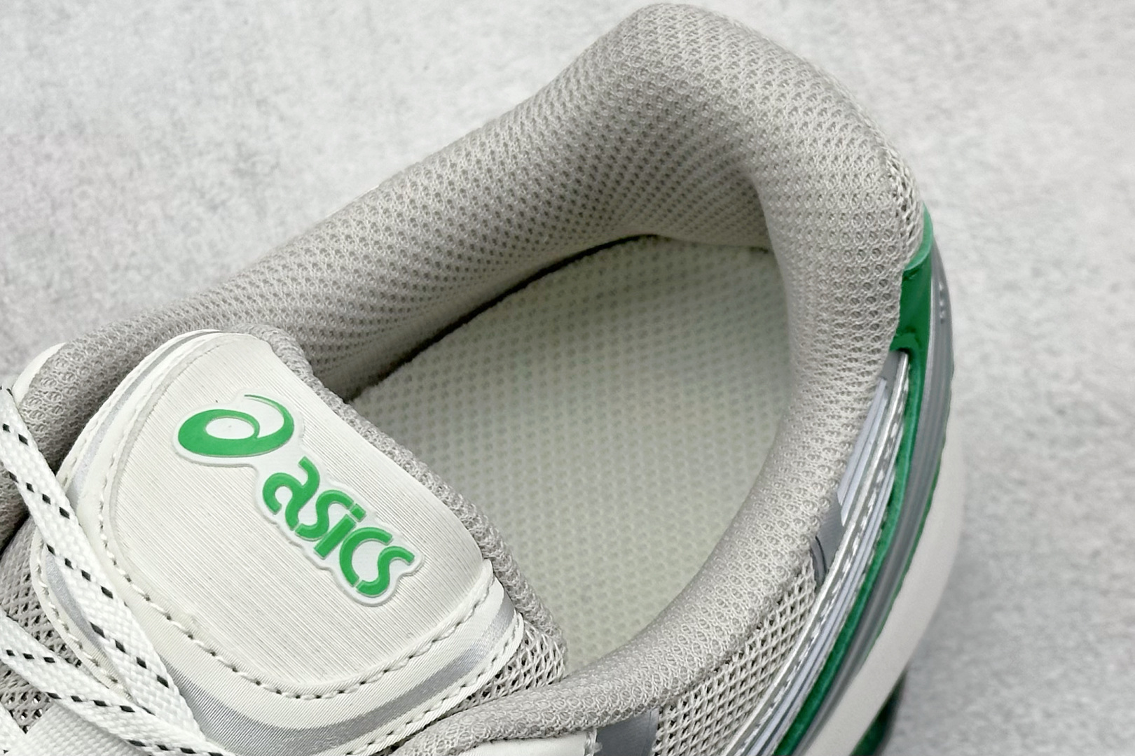  
Asics Gel-Kinetic Fluent 亚瑟士运动休闲透气专业跑鞋 
新一代缓震未来感跑鞋