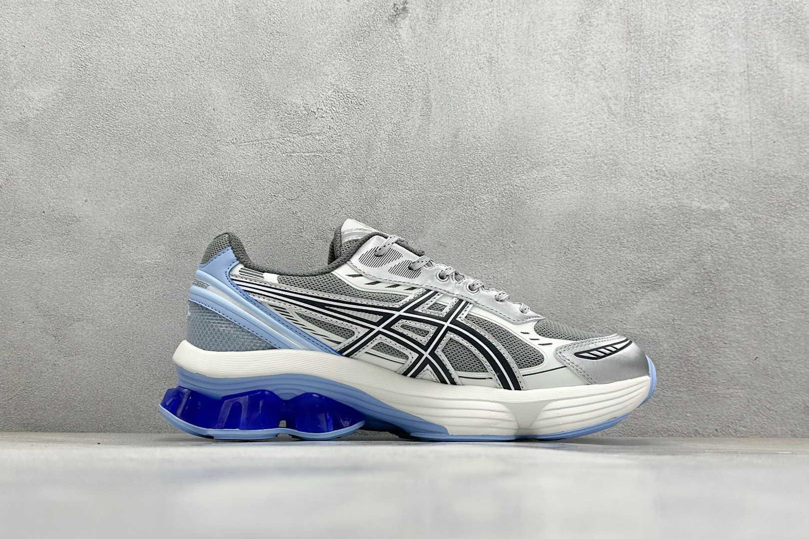  
Asics Gel-Kinetic Fluent 亚瑟士运动休闲透气专业跑鞋 
新一代缓震未来感跑鞋