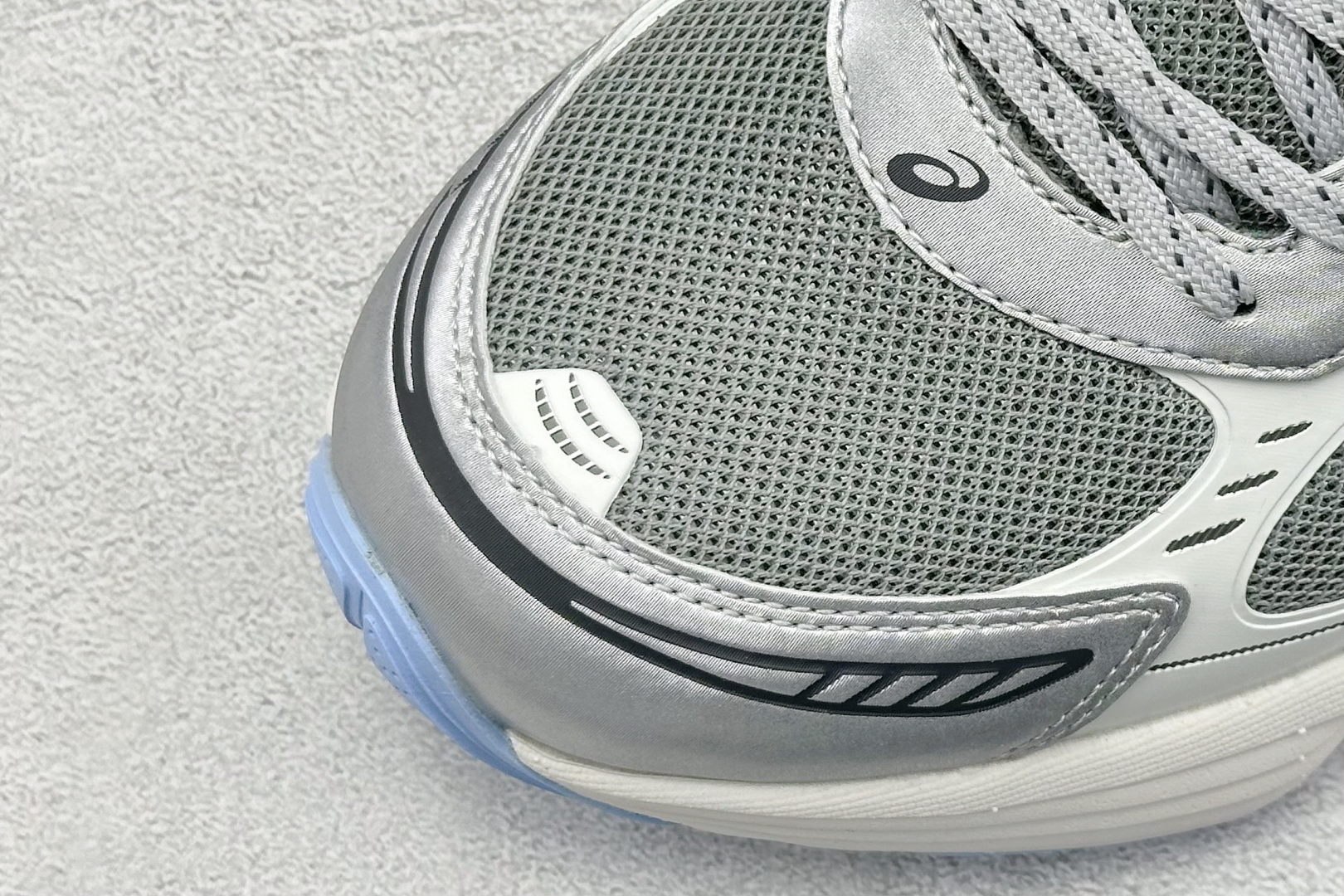  
Asics Gel-Kinetic Fluent 亚瑟士运动休闲透气专业跑鞋 
新一代缓震未来感跑鞋