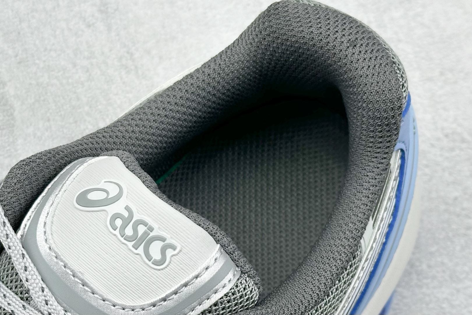  
Asics Gel-Kinetic Fluent 亚瑟士运动休闲透气专业跑鞋 
新一代缓震未来感跑鞋