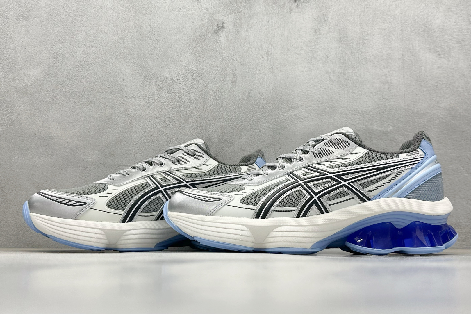  
Asics Gel-Kinetic Fluent 亚瑟士运动休闲透气专业跑鞋 
新一代缓震未来感跑鞋