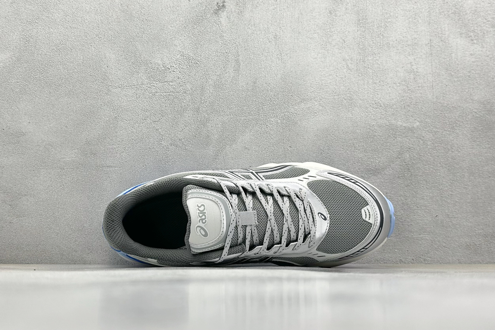  
Asics Gel-Kinetic Fluent 亚瑟士运动休闲透气专业跑鞋 
新一代缓震未来感跑鞋