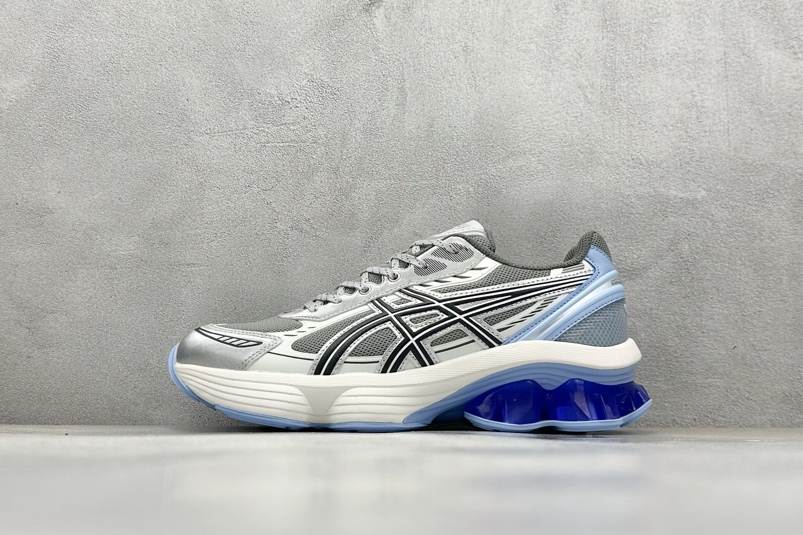  
Asics Gel-Kinetic Fluent 亚瑟士运动休闲透气专业跑鞋 
新一代缓震未来感跑鞋