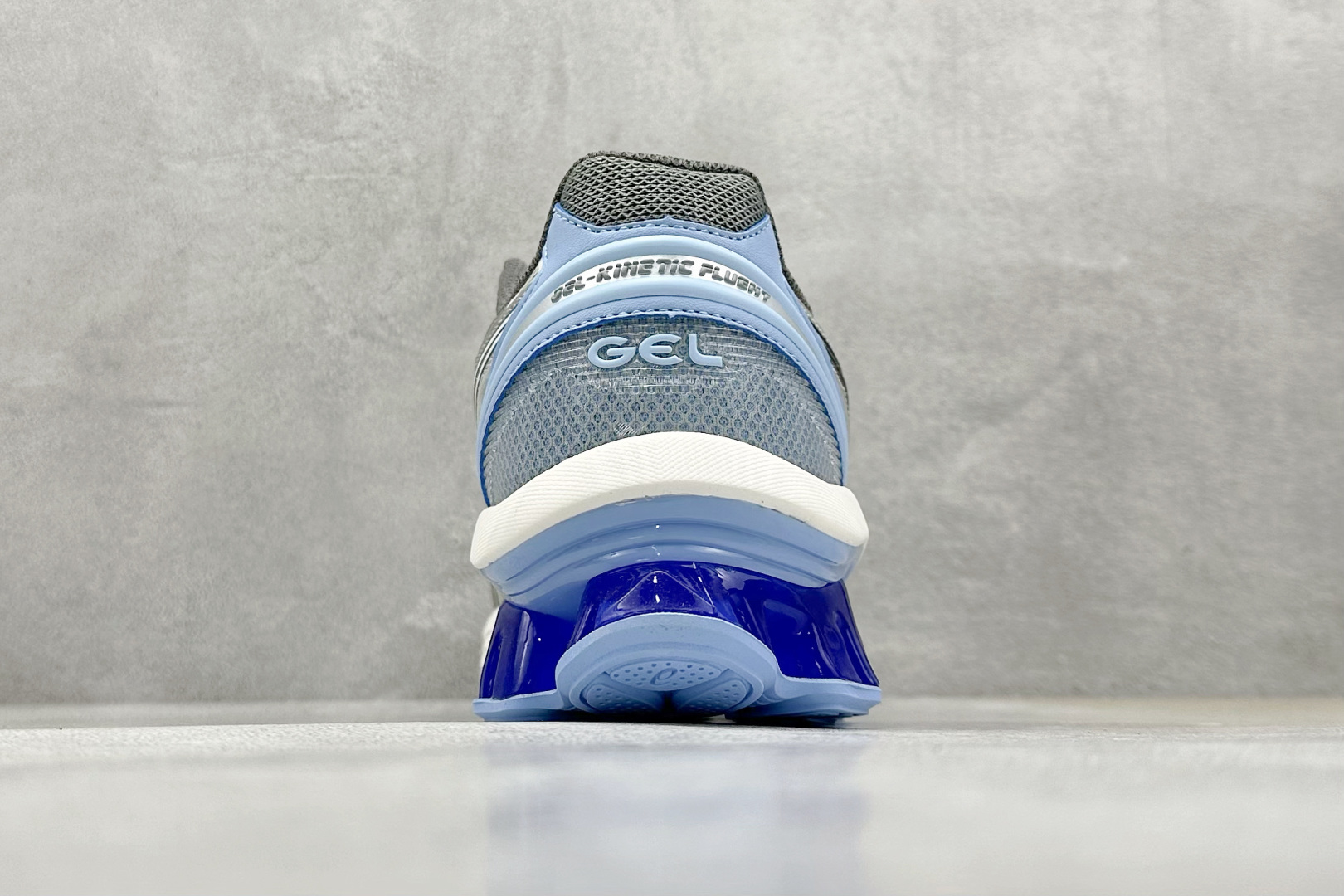  
Asics Gel-Kinetic Fluent 亚瑟士运动休闲透气专业跑鞋 
新一代缓震未来感跑鞋