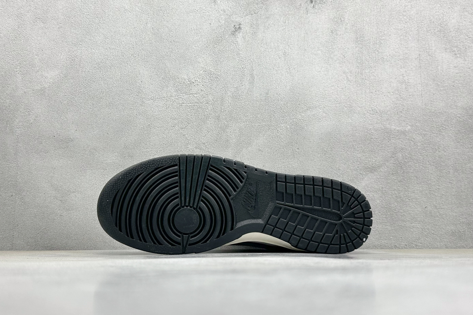  
Nike SB Dunk Low x GUCCI 灰白蓝小钩
纯原大厂出品 极力推荐
原装头层材料 