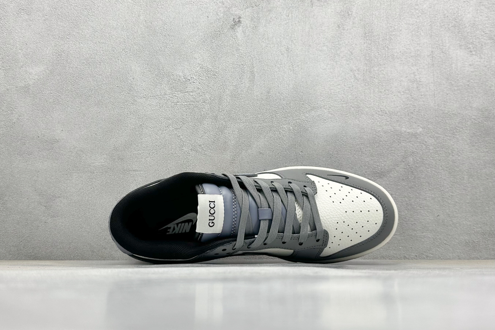  
Nike SB Dunk Low x GUCCI 灰白蓝小钩
纯原大厂出品 极力推荐
原装头层材料 