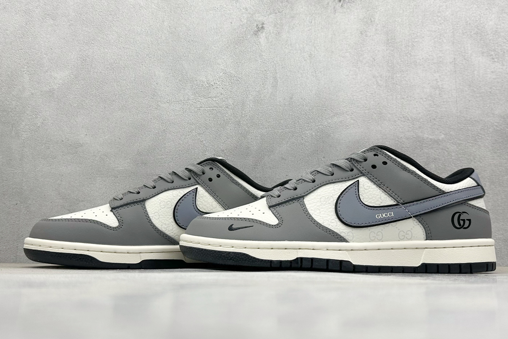  
Nike SB Dunk Low x GUCCI 灰白蓝小钩
纯原大厂出品 极力推荐
原装头层材料 