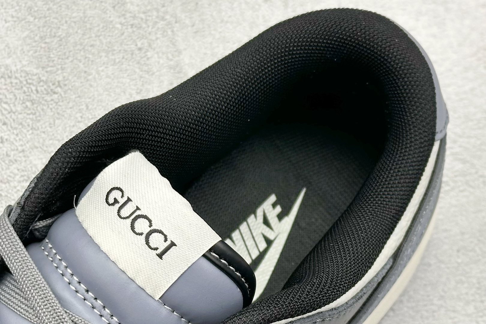  
Nike SB Dunk Low x GUCCI 灰白蓝小钩
纯原大厂出品 极力推荐
原装头层材料 