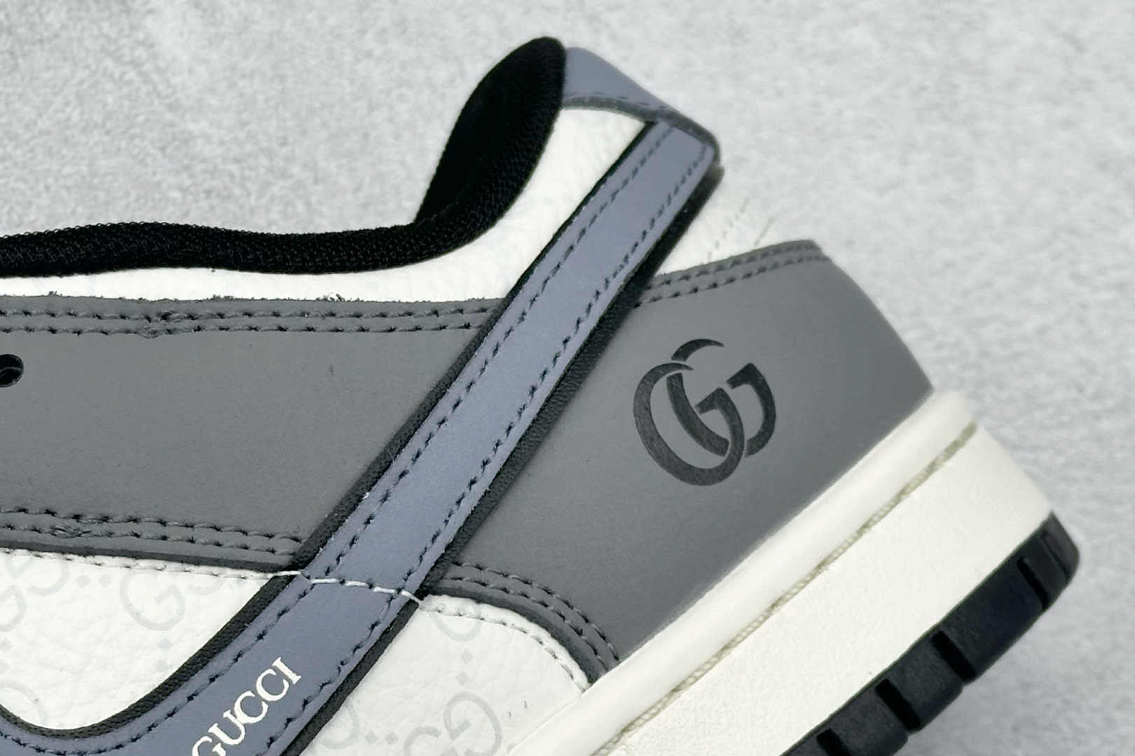  
Nike SB Dunk Low x GUCCI 灰白蓝小钩
纯原大厂出品 极力推荐
原装头层材料 