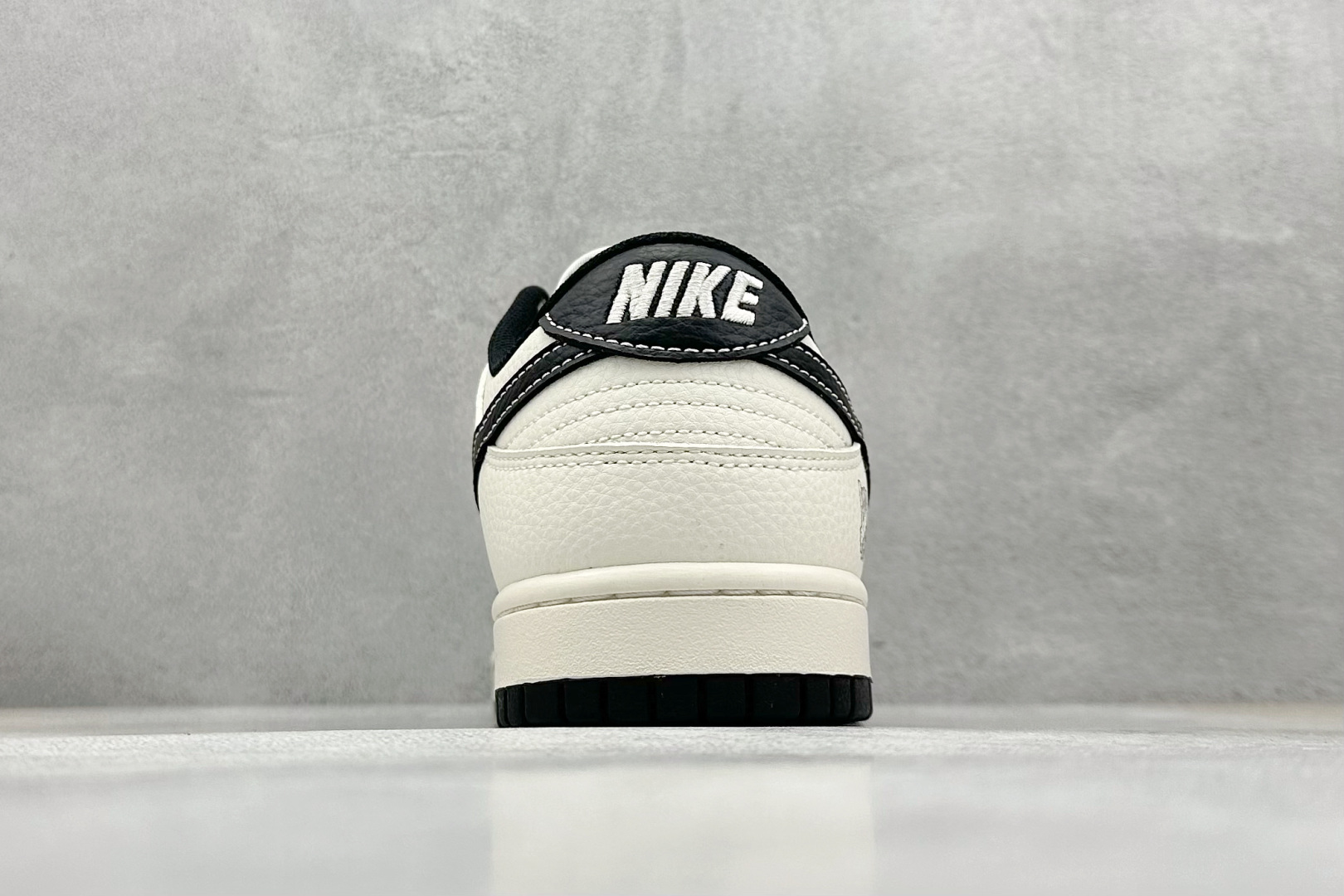  
Nike SB Dunk Low x UNDEFEATED 黑白
纯原大厂出品 极力推荐
原装头层材