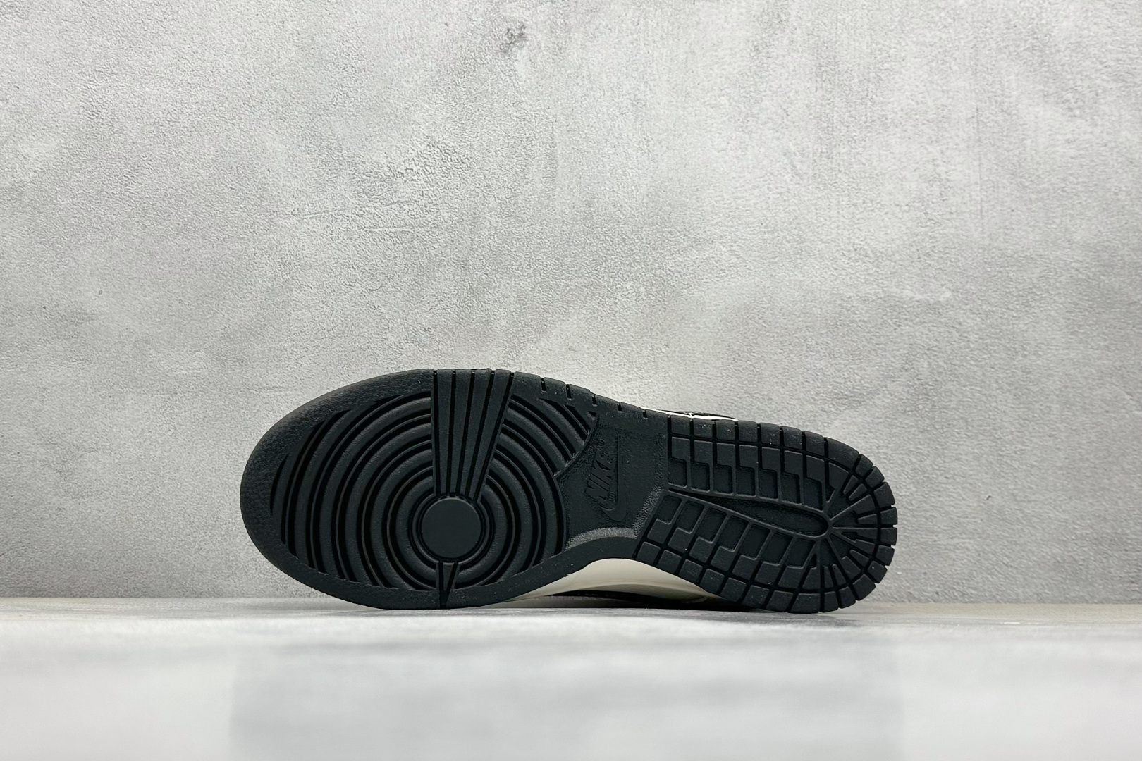 
Nike SB Dunk Low x UNDEFEATED 黑白
纯原大厂出品 极力推荐
原装头层材