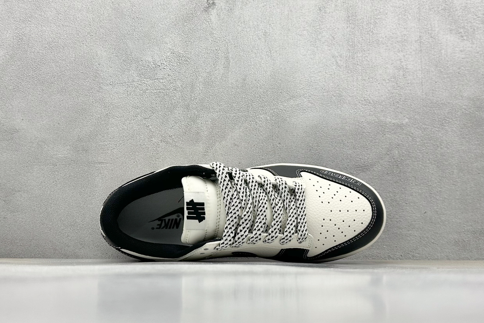 
Nike SB Dunk Low x UNDEFEATED 黑白
纯原大厂出品 极力推荐
原装头层材