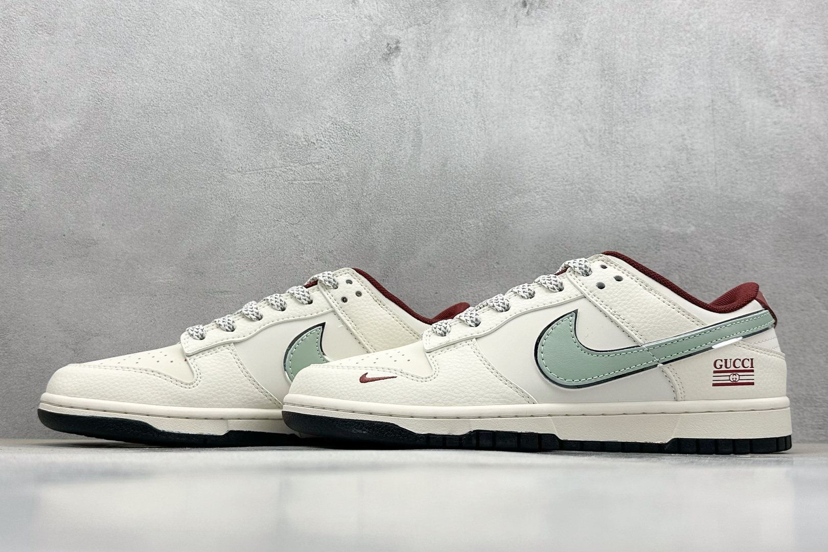  
Nike SB Dunk Low x GUCCI 白绿红小钩
纯原大厂出品 极力推荐
原装头层材料 
