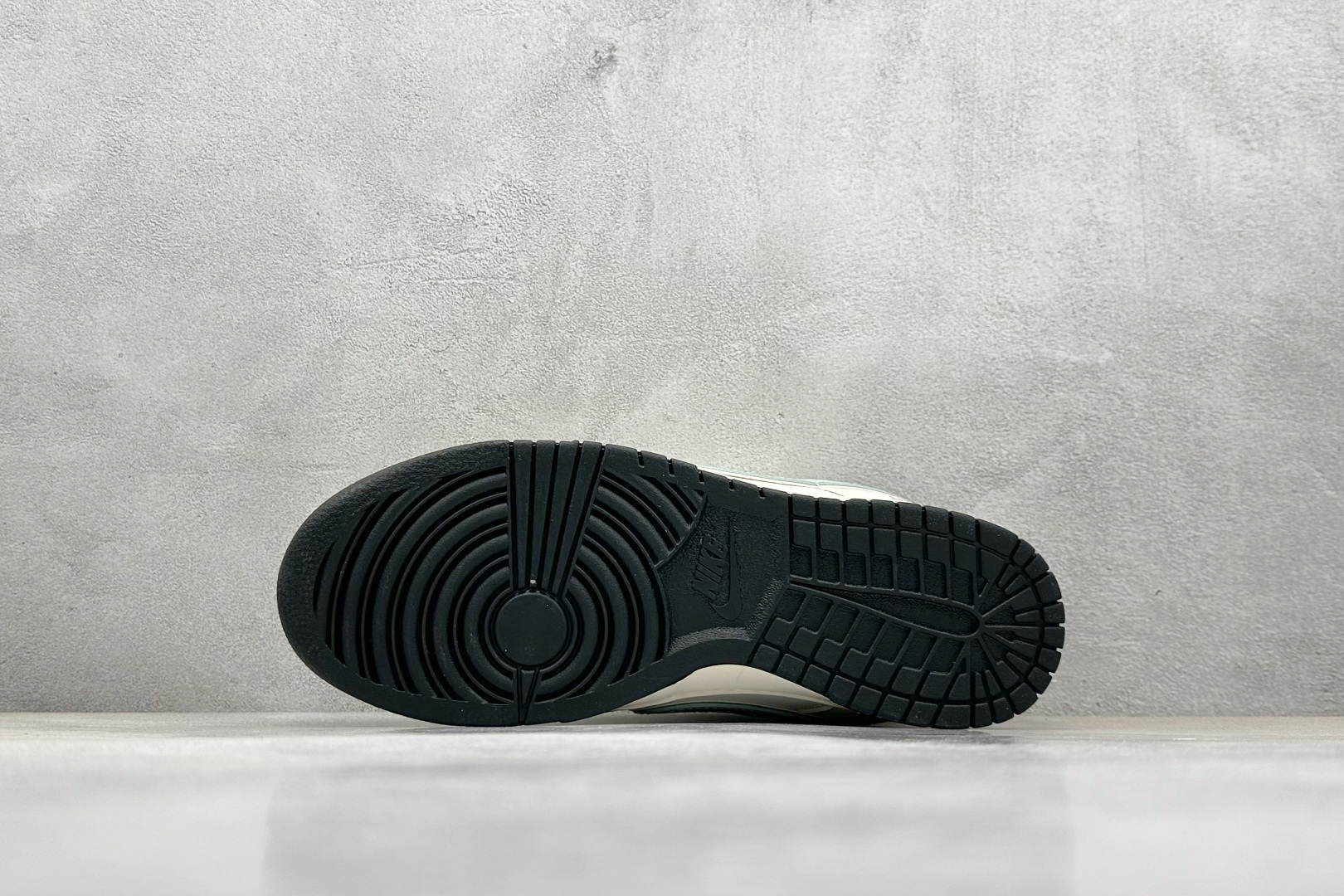  
Nike SB Dunk Low x GUCCI 白绿红小钩
纯原大厂出品 极力推荐
原装头层材料 