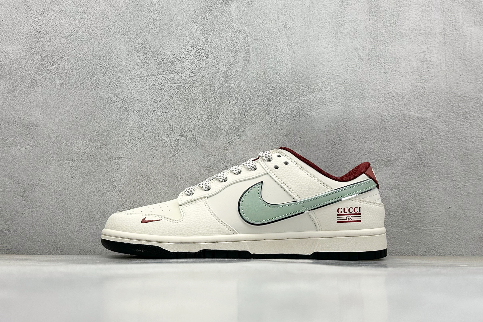  
Nike SB Dunk Low x GUCCI 白绿红小钩
纯原大厂出品 极力推荐
原装头层材料 
