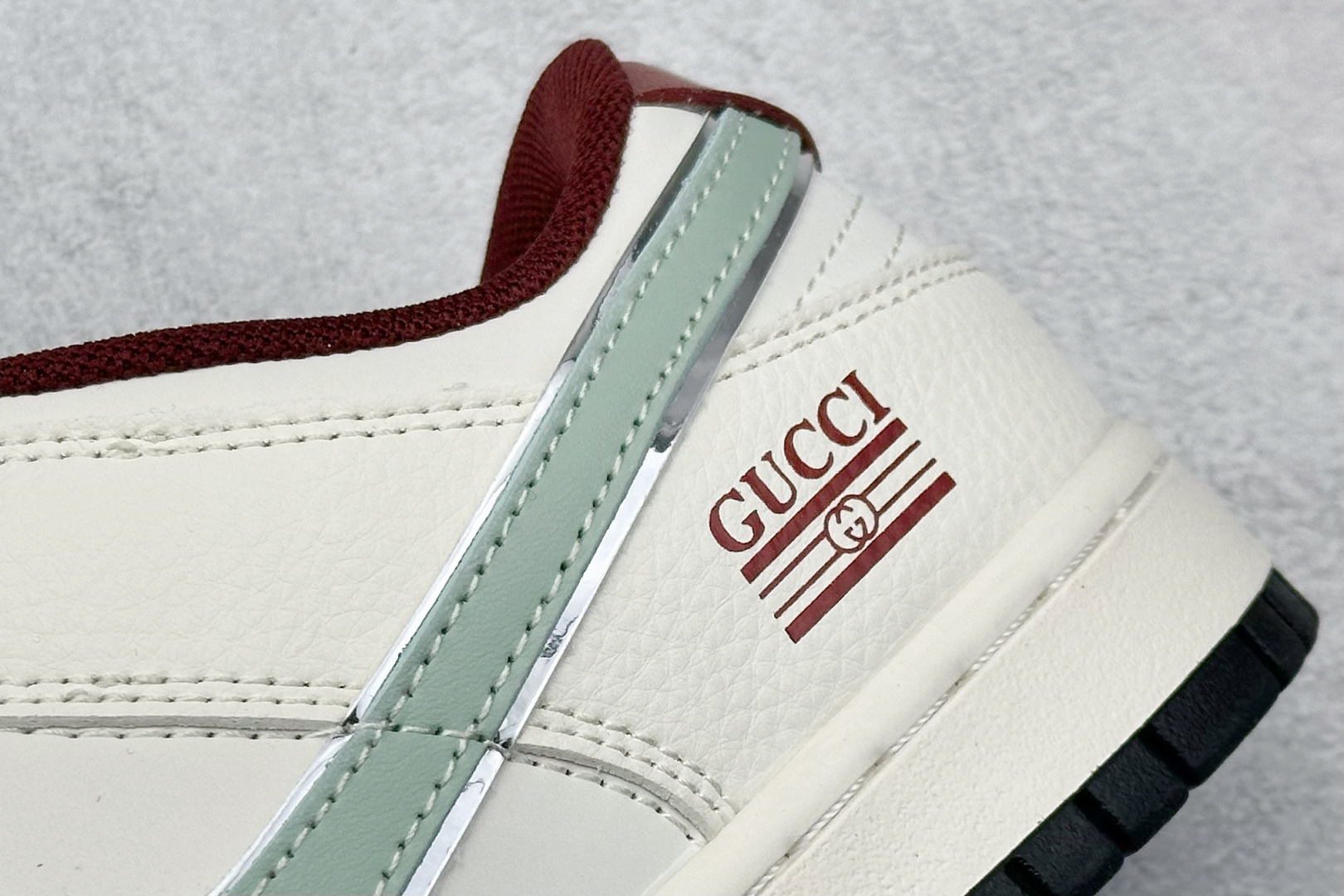  
Nike SB Dunk Low x GUCCI 白绿红小钩
纯原大厂出品 极力推荐
原装头层材料 