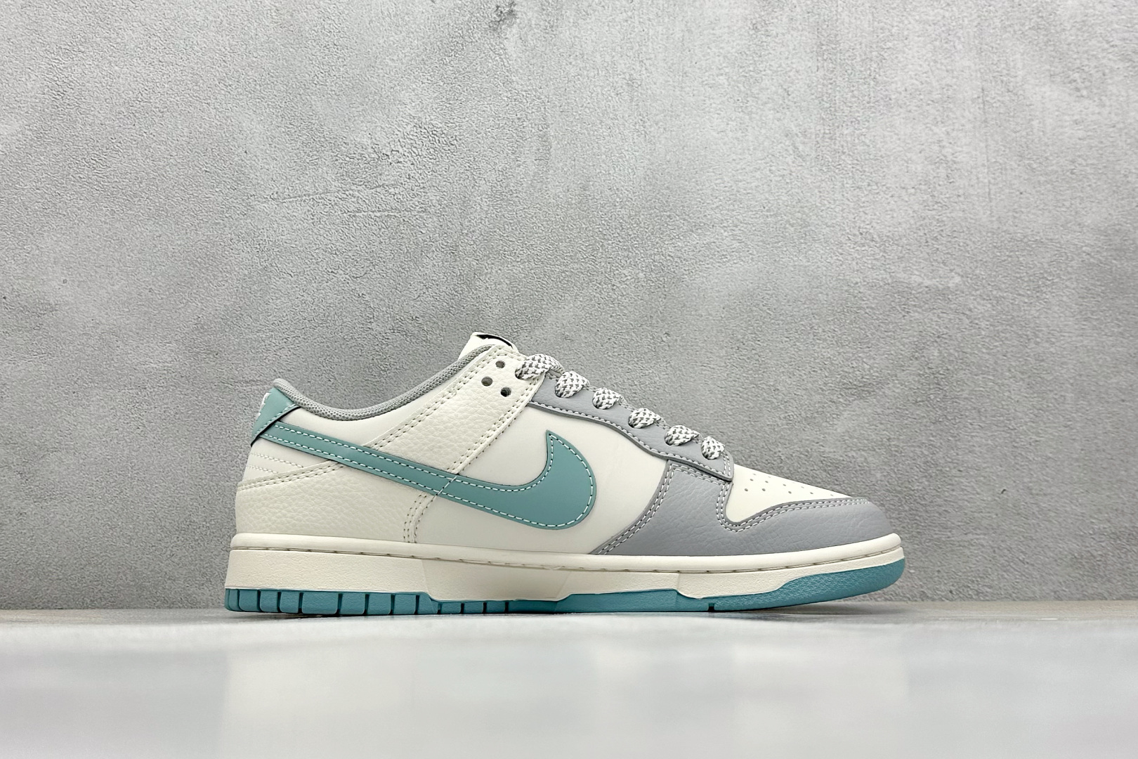  
Nike SB Dunk Low x BAPE 灰白蓝
纯原大厂出品 极力推荐
原装头层材料 独家版