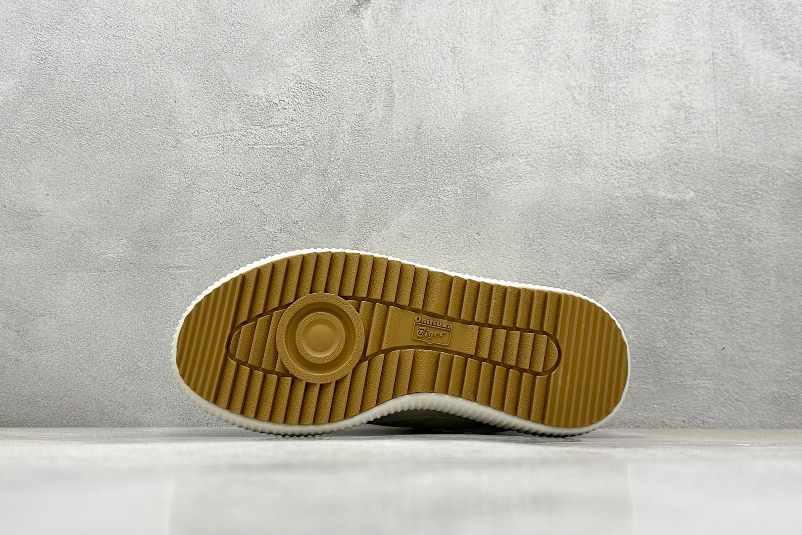  
Onitsuka Tiger鬼塚虎 Delecity 厚底运动 耐磨 低帮 生活休闲鞋 

货号：1