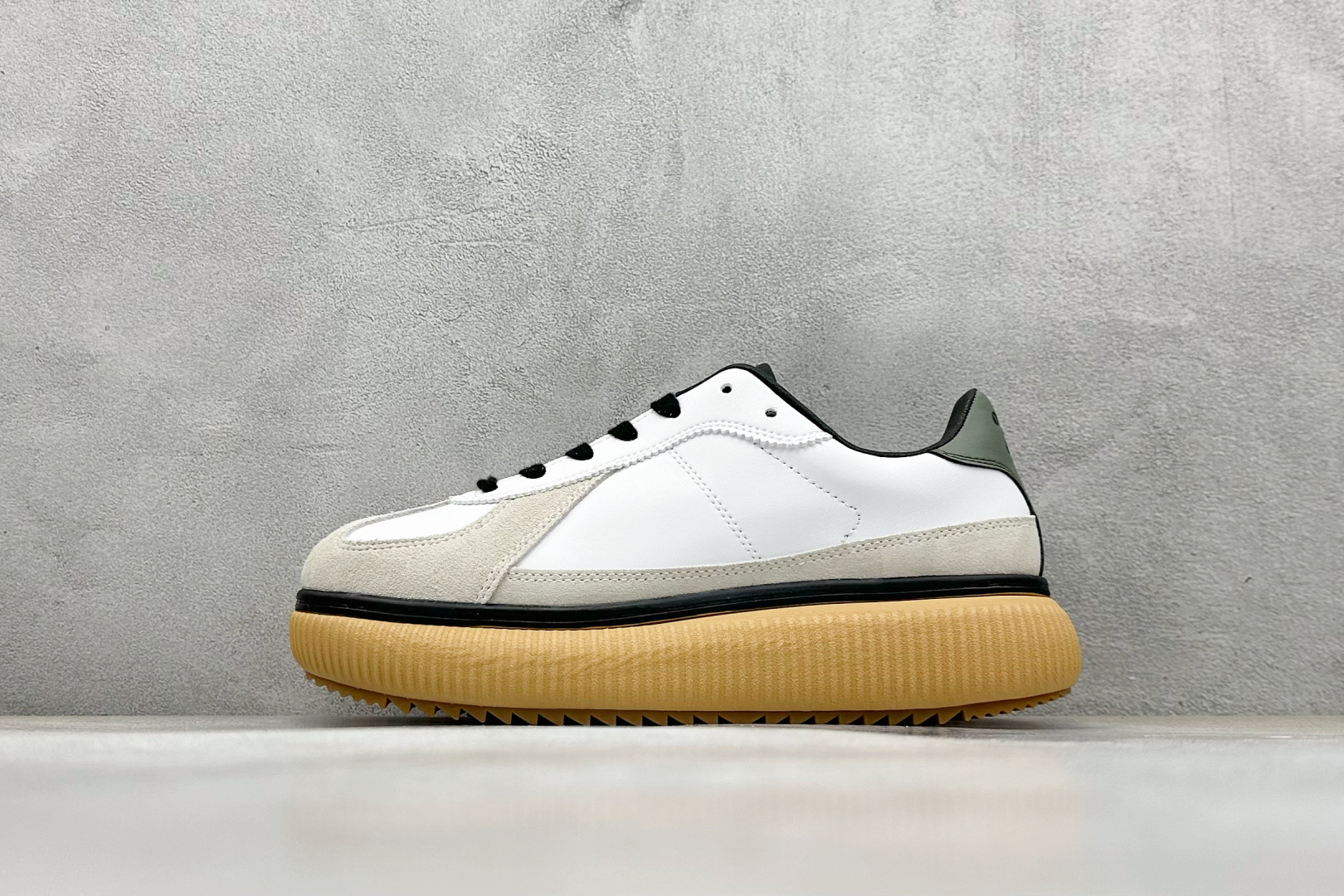  
Onitsuka Tiger鬼塚虎 Delecity 厚底运动 耐磨 低帮 生活休闲鞋 

货号：1