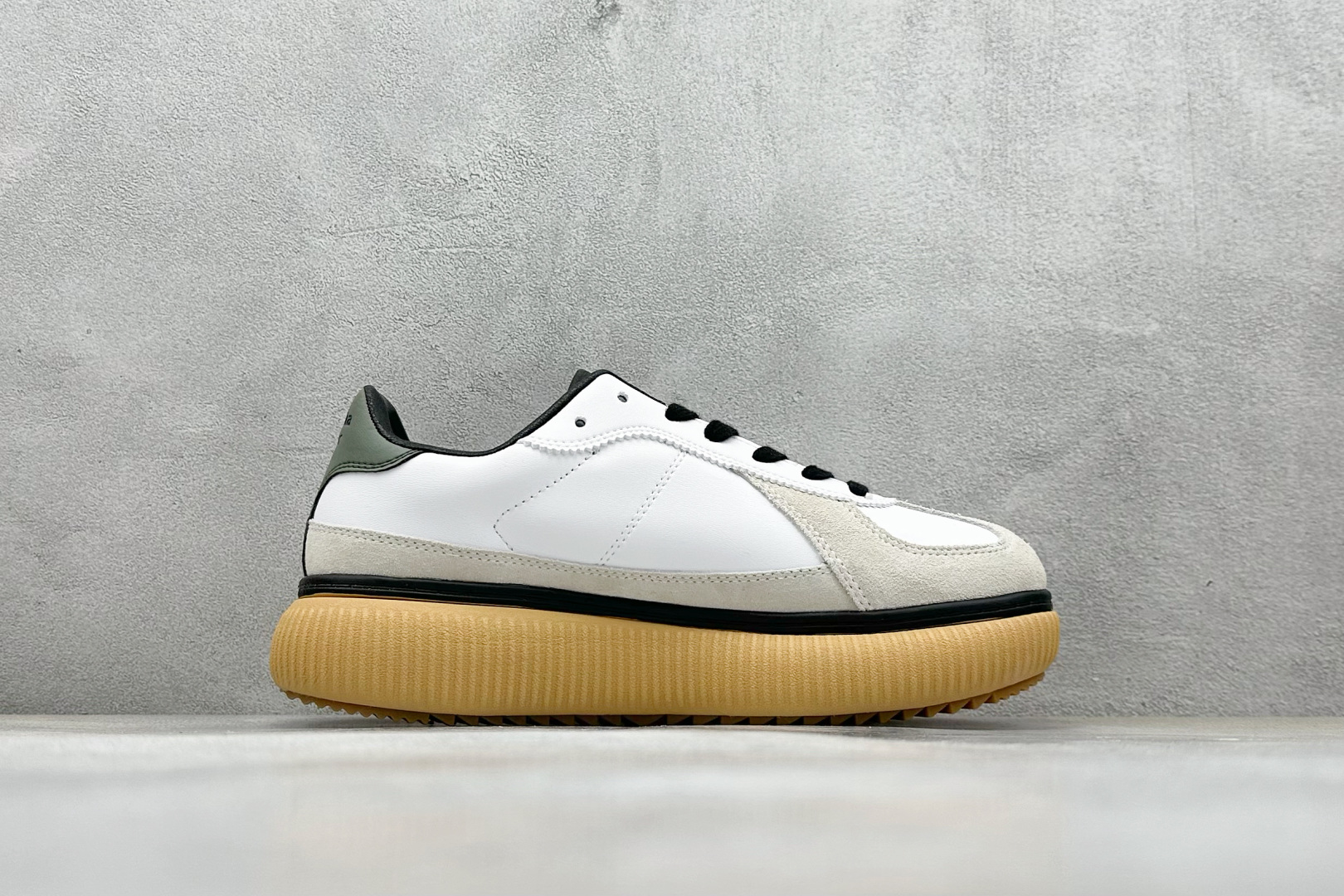  
Onitsuka Tiger鬼塚虎 Delecity 厚底运动 耐磨 低帮 生活休闲鞋 

货号：1