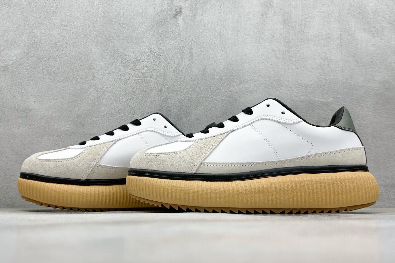  
Onitsuka Tiger鬼塚虎 Delecity 厚底运动 耐磨 低帮 生活休闲鞋 

货号：1