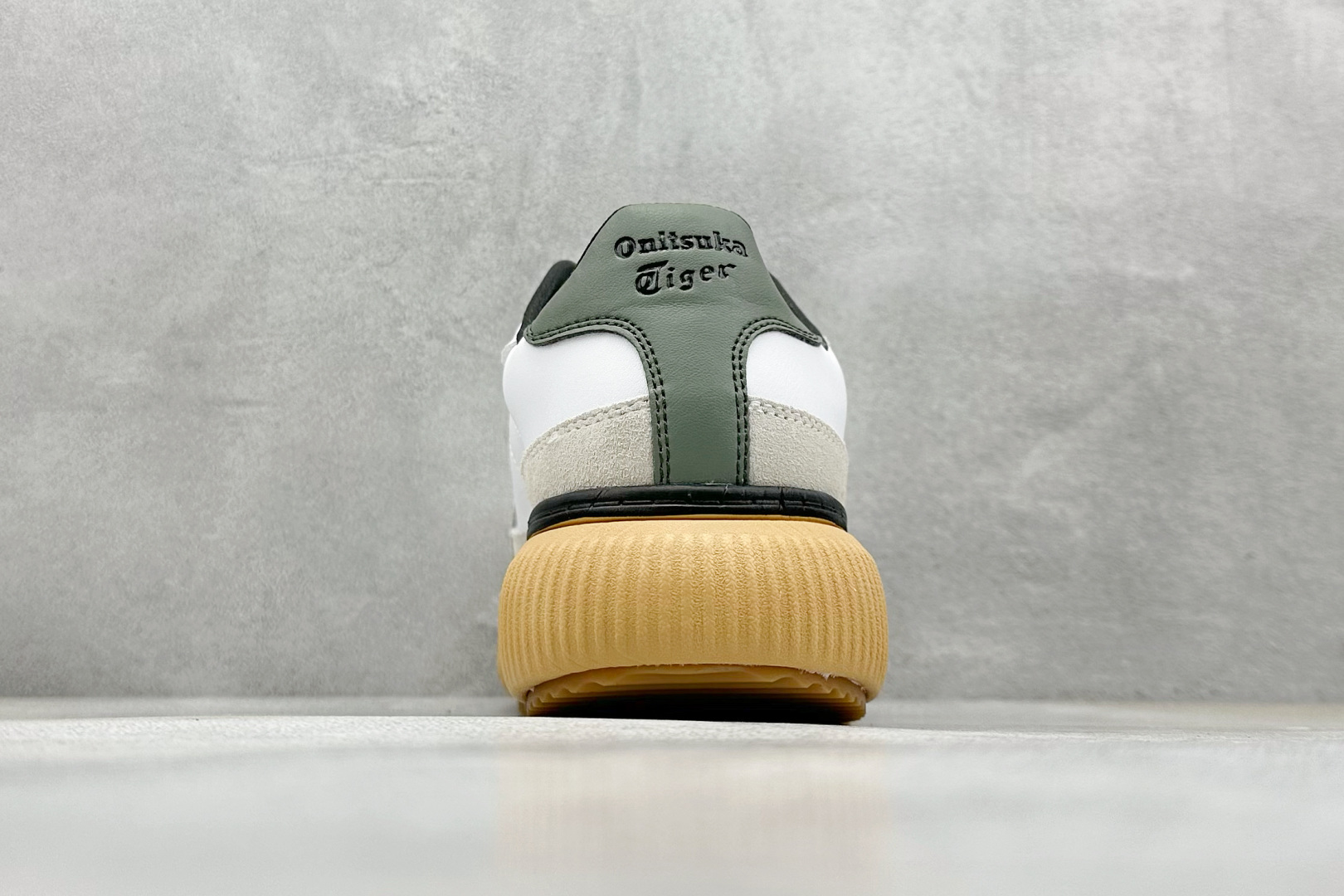  
Onitsuka Tiger鬼塚虎 Delecity 厚底运动 耐磨 低帮 生活休闲鞋 

货号：1