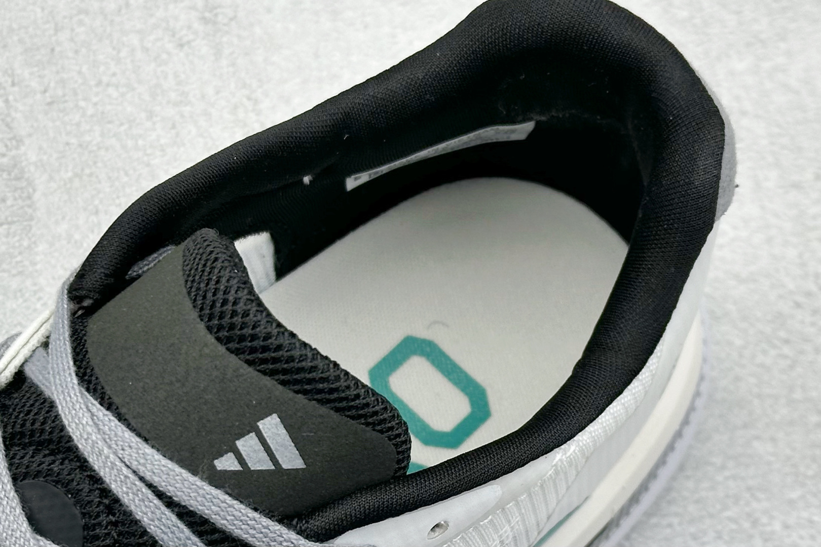 Adidas Adizero Boston 13 轻盈跑鞋 超轻发泡底 缓震透气跑步鞋 JR4791
