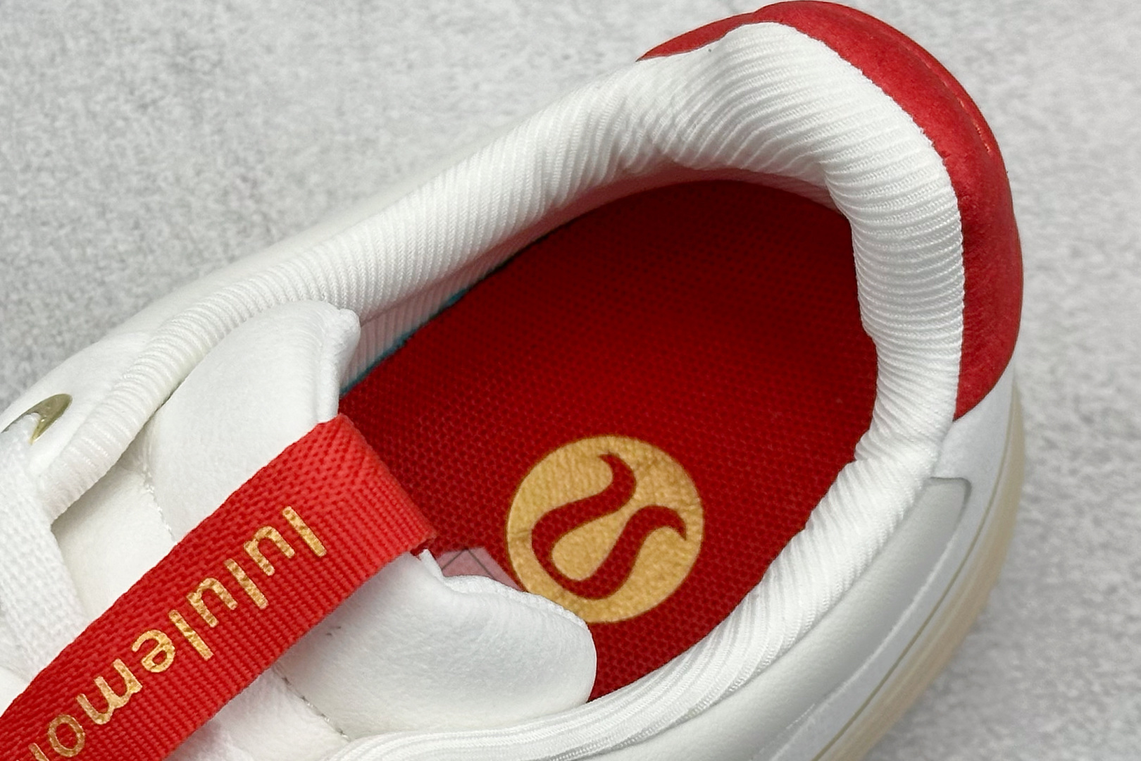  
lululemon Cityverse 露露乐檬极简主义减震耐磨低帮生活休闲鞋 
Cityverse
