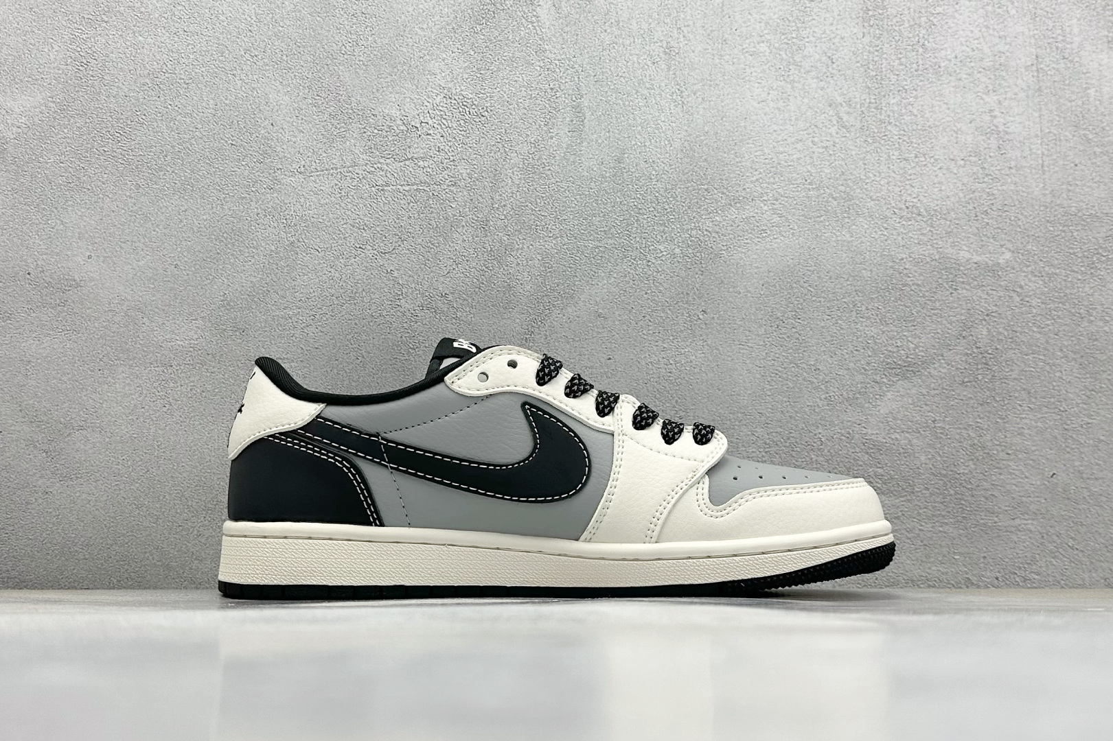 终端放店
XC版 Fragment x Travis Scott x 猿人头
Air Jordan 1