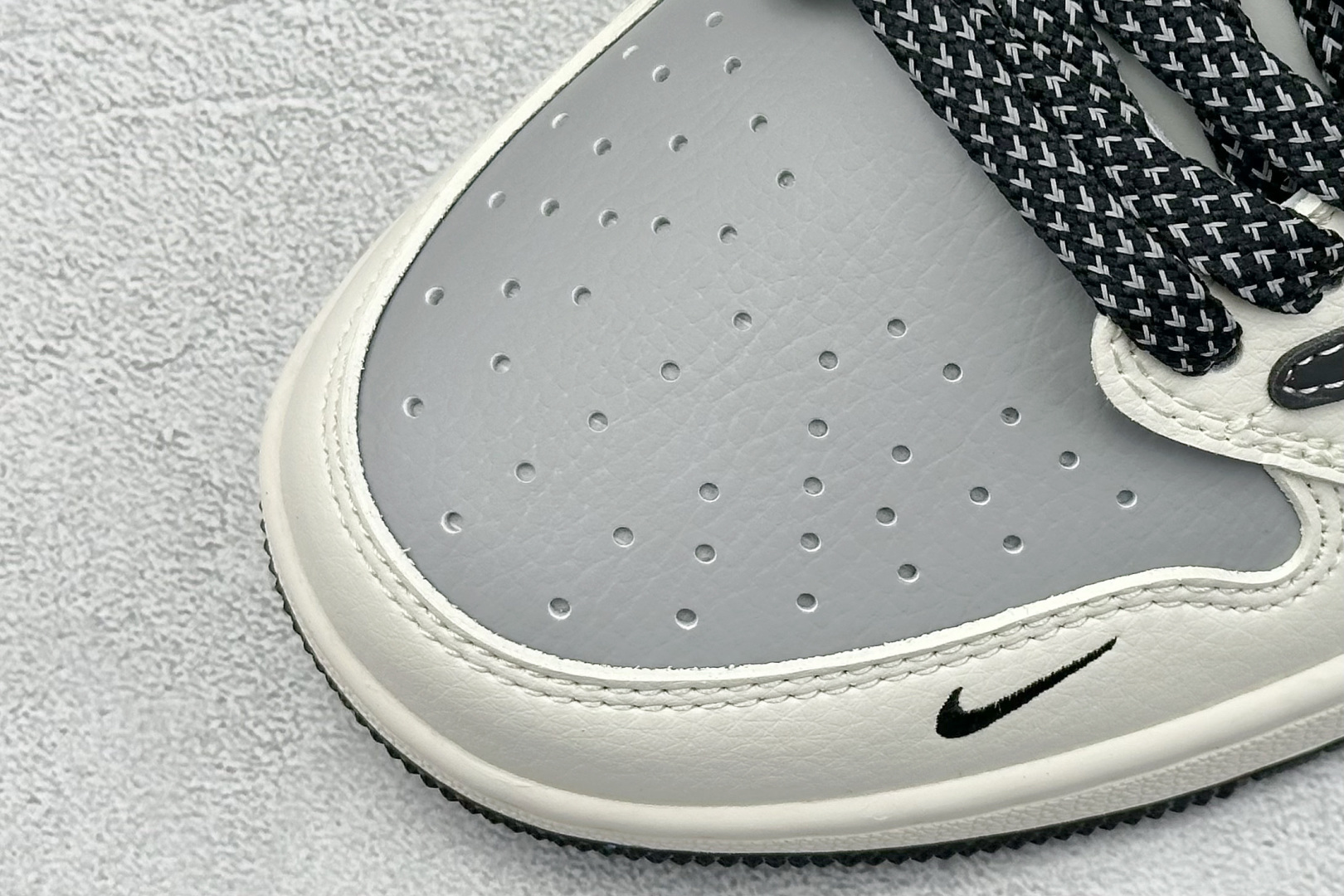 终端放店
XC版 Fragment x Travis Scott x 猿人头
Air Jordan 1
