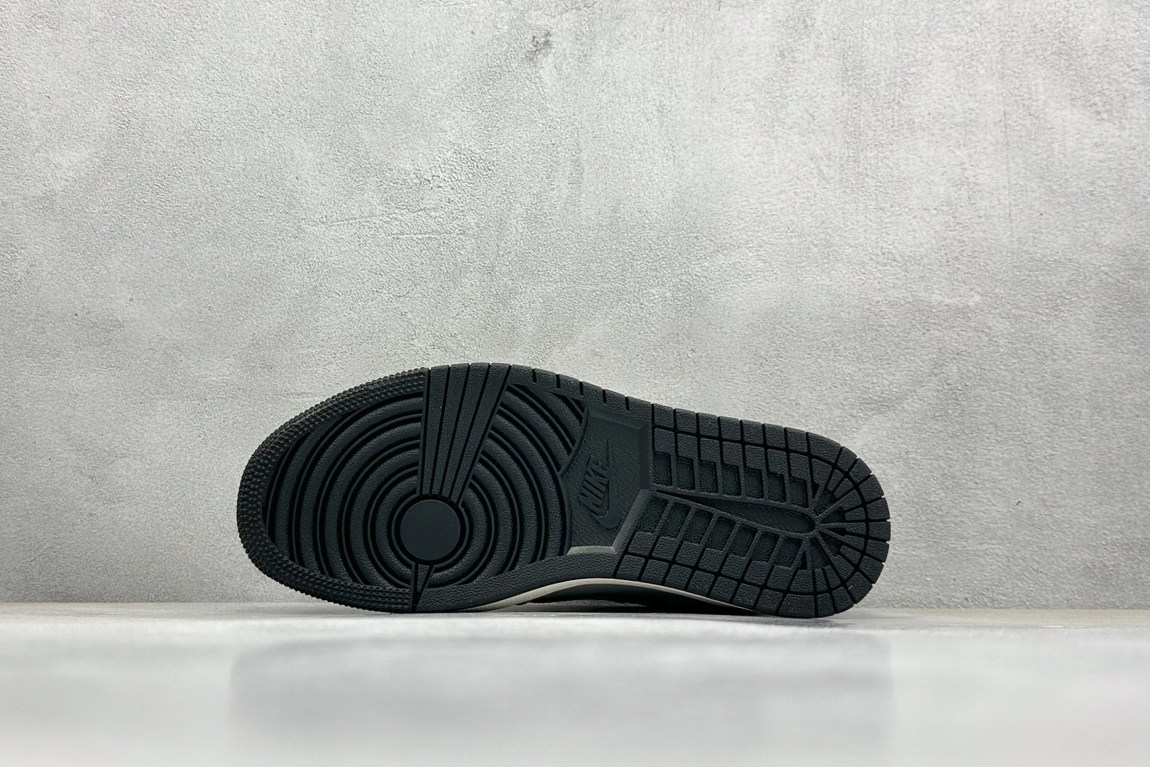 终端放店
XC版 Fragment x Travis Scott x 猿人头
Air Jordan 1